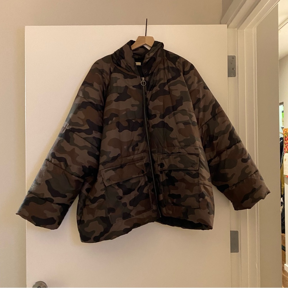 Camouflage puffer jacket